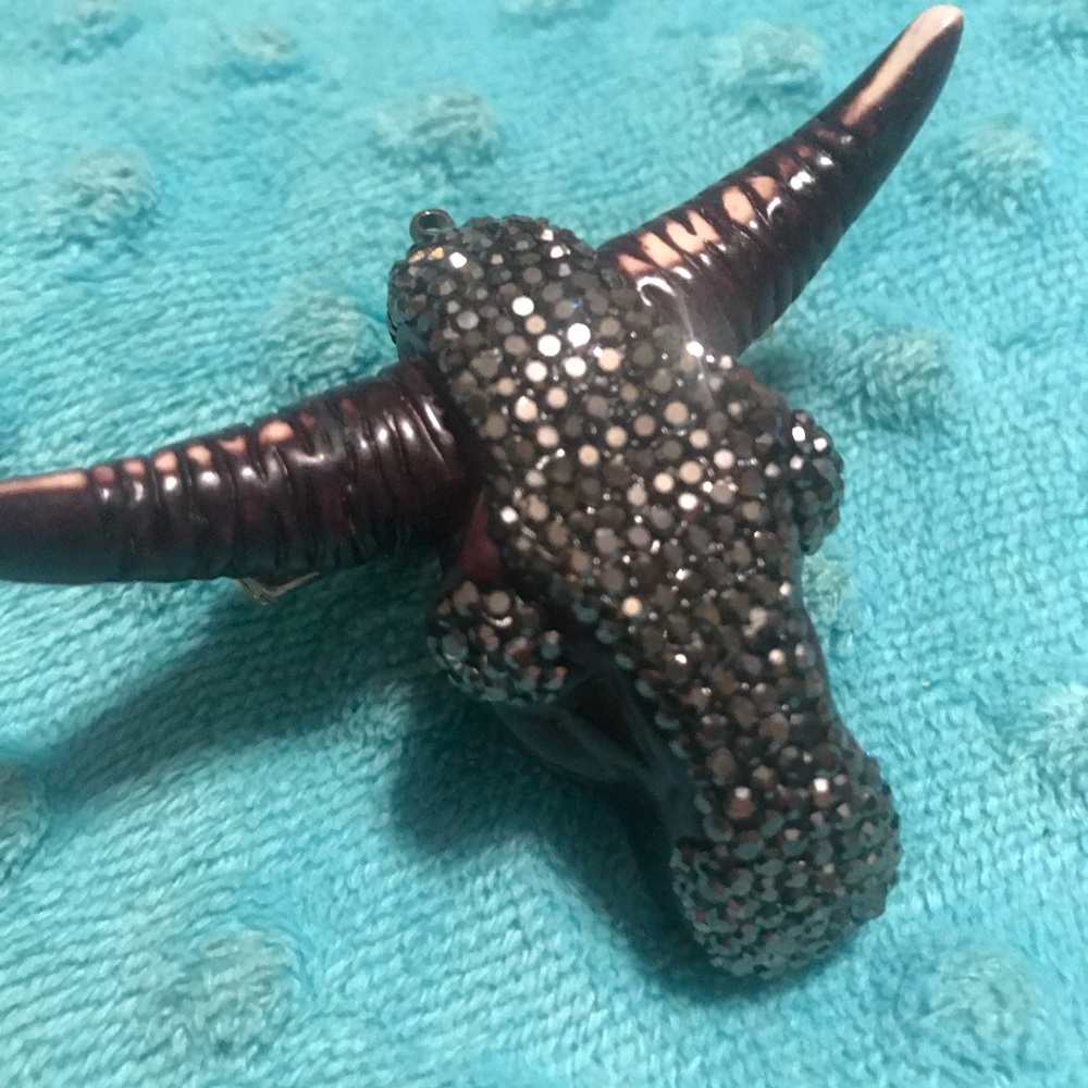 Bull western sweater clip guard brooch ox gowgirl